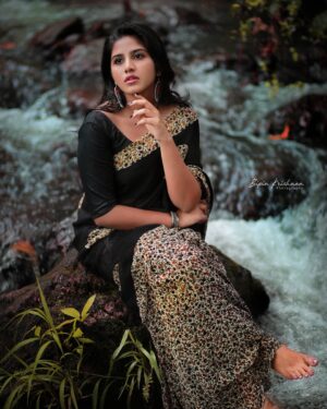 Maneesha Mahesh Instagram - Queen of own world👸#instagood#model#naturephotography#photography#actress#padathapainkili#asianet#maneeshamahesh click:@bipinkr9