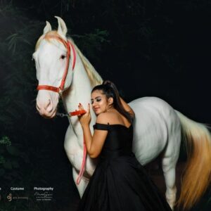 Maneesha Mahesh Instagram - The girl and the horse 🐎 ❣❣❣🌸🌸🌸❣❣❣❣

Photographer @nandagopan_photography 

Model @maneesha_maheshofficial

MakeUp @reenuchandramukhi @prettylooksbeautystudio

Coordinator  @artil_events @hari___ajith

Costume @ajs_attires
