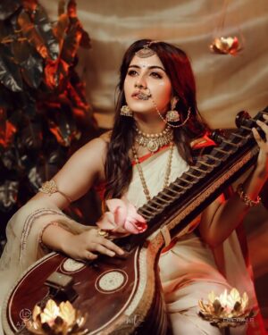 Maneesha Mahesh Instagram - 🌸🌸🌸
Mua @ladiva_hair_makeup
@peechuz1991

DOP @midhinlal

Ornaments : @riddhi_rental_jewellery 

Stylist @nianee7

@anujodzy_@sonuchristopherfrancis
