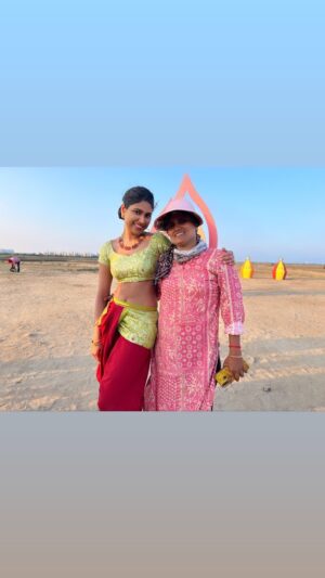 Manisha Yadav Instagram - Taking instructions from #AgentTina 🤩🤓

Dance is something that comes naturally to me and I enjoy practising to get better before going to the actual shoot. It helps me make the shot better efficiently. I love my work and enjoy doing what I do 

#MondayMotivation #Dance #Work #Enjoy #Dance #Shoot #Reel #Reels #Instadaily #Motivation #Trending #TrendingReels