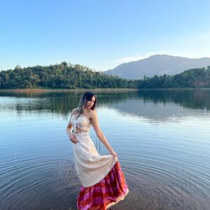 Manisha Yadav Instagram - Be in Shallow waters not with Shallow people  this new year.
 -~ 
  Taught by 2022

Wishing all my lovelies a Very happy New Year💃❤️
.
 #lessonlearntfor2023 😇
#mermaidfeels 💕#scenicness #beautifuldestinations #naturephotography 
#incrediblekerala