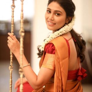 Manisha Yadav Instagram - The perfect accessory for any outfit is the smile ~ 🤍

#saree #dhavani #smile #photo #ootd #traditional #fashion