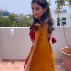 Manisha Yadav Instagram - A fun song and I had so much fun wearing dhavani 😋 Traditional dresses are always close to my heart ~ 🤍 

#Dhavani #Reels #ReelsInstagram #ReelItFeelIt #Fun #jollyogymkhana #Traditional
