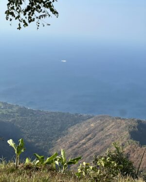 Manisha Yadav Instagram - “Not all clouds come into your life to bring darkness, some come to make your sunset more beautiful⛅️ “ — Nitin Namdeo 
.
. #10daysinbali #lahangsweet #mountagung 

This dreamy spot is something we have all imagined in our head while listening to stories as kids, where there were beautiful treehouses and the like. A 2hrs drive from #tirtaganagathis ( which I thought was a disappointment) this spot is all worth the motion sickness of the twists and turns that take you to it . It’s a lesser known
 tourist spot so it’s got its own private spot , all the scenery to yourself sort of feel . I think I can rate this as my most beautiful experience in Bali . The views of the mount Agung right in front of you are stunning and picturesque beyond your expectations. Sharing little of those feelings with you with these pictures . Enjoy!! 😊

📸: @var.jain