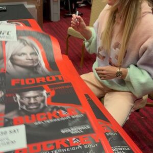Manon Fiorot Instagram - Fight week part 1 ✍️🎤📹👊✅