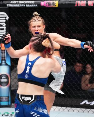 Manon Fiorot Instagram - VICTORY 💥
7 win streak in UFC 
Give me my title shot ! 

Merci à tous pour le soutien 
Merci à ma team ❤️❤️