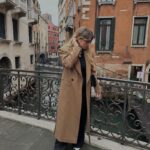 Manon Quadratus Instagram – Mes look à Venise 🎭 
Vous préférez lequel ? Dites moi 😍 

#ootd #ootdfashion #look #venezia