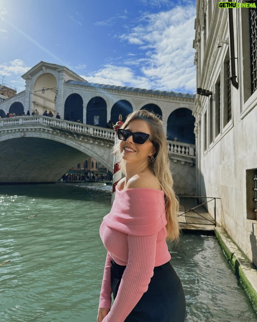 Manon Quadratus Instagram - Mes look à Venise 🎭 Vous préférez lequel ? Dites moi 😍 #ootd #ootdfashion #look #venezia