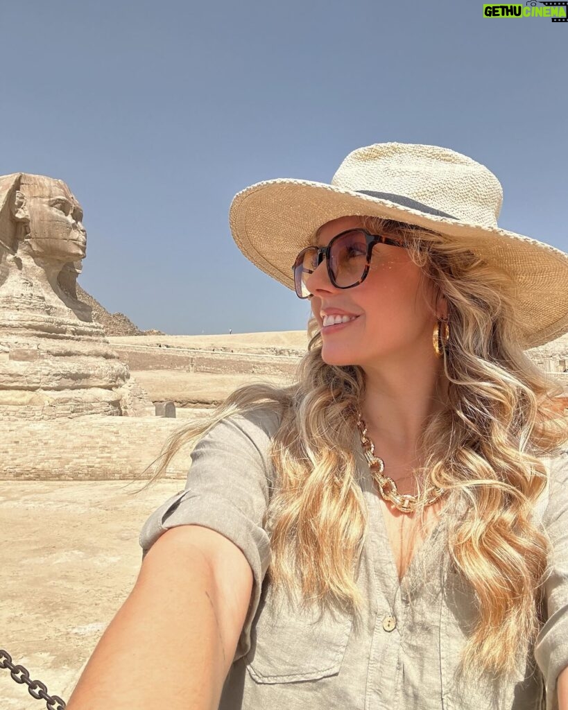 Manon Quadratus Instagram - Okay, je crois que c’est mon meilleur selfie de 2024 🥹😍 #egypt🇪🇬 #cairo #travel #selfie