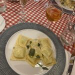 Manon Quadratus Instagram – Vous aimez ce look ? 🖤

Pour celles qui ont prévu d’aller à Venise, je vous ai mis dans le carrousel mes meilleures adresses 🍽️
Enregistrez le post 😏

#venezia #ootd #ootdfashion #look #food #italianfood