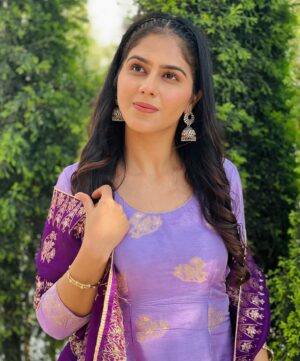 Manpreet Dolly Instagram - Like if you like suits💜
.
.
#suit #punjabisuit #punjabikudi #punjaban #suits #suitstyle #simplegirl #purplesuit #punjabistatus 
.
.
@happyrode5_ @rodecollegeofficial @isharikhi @manavvij @rajashufilms