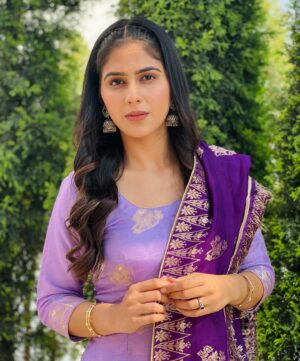Manpreet Dolly Instagram - Like if you like suits💜
.
.
#suit #punjabisuit #punjabikudi #punjaban #suits #suitstyle #simplegirl #purplesuit #punjabistatus 
.
.
@happyrode5_ @rodecollegeofficial @isharikhi @manavvij @rajashufilms