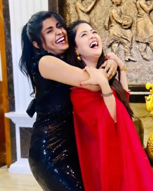 Mansi Joshi Instagram - Pure souls… cutie pie 👭

#frindshipgoals #frndsforever #strongwomen #loveyourself