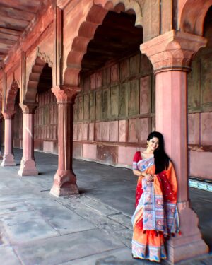 Mansi Joshi Instagram - Taj Mahal was so serene 😍 Waah, Taj ❤️🕊️
This saree by @_vastramcollections_ made justice to the White Taj 👑 ❤️
Thank you ☺️
Blouse by @rathamdesignstudio 🥰❤️

#tajmahal #vacation #agra #anushka #paaru #swetha #mrmanaivi #viralpost #tajmahalpalace