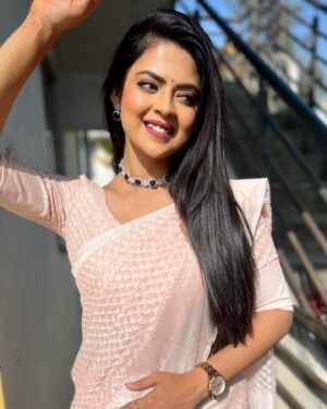 Mansi Joshi Instagram - Manifest for the future, ದೂರದೃಷ್ಟಿಯ ಹಾದಿಯಲ್ಲಿ... ❤️

Jewellery by @acchu_creations 🌹

Blouse by @rathamdesignstudio 😍

#mansijoshi #mansi #sareelove #happypost
