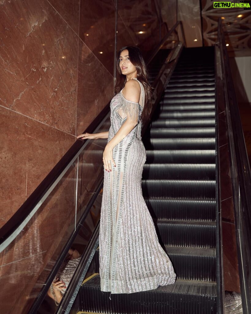 Mansi Taxak Instagram - Glowing and growing✨✨ Wearing this beautiful gown by @nikhitatandon ❤️ Clicked by- @saurabh_sonkar @timestalent #timestalent #instadaily #instagram #instagood #trending #trendingreels #explore #explorepage #missworldfinal