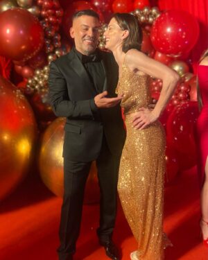 Manuela Pal Instagram - Felices 30 años @revistacaras que fiesta hermosa! Gracias por acompañarme en cada momento ❤️
💇🏻‍♀️ @cristianreystyle 
👗 @vlbyantolin 
📸 @tizianasuzaya.ok 
Y @solmirandaok por todo, siempre.. te quiero