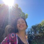 Manuela Pal Instagram - Feriadito de 🌞 te amo! Amparito se inspiró y me hizo fotos! Mi fotógrafa favorita del mundo entero ❤️ @kenzoparfums #flowerbykenzo 🌺