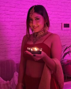 Manul Chudasama Instagram - DIWALI with ME & MINE 🪔
.
.

#friends to you & yours #friends 😂 
.
.
.
.
#pre #diwali #party #friends #red #diya #fyp #instagram #insta #instagood #instadaily #instafashion #instamood #instalike #instalove #explore #explorepage #viral #photo #photooftheday #photoeveryday #instadaily