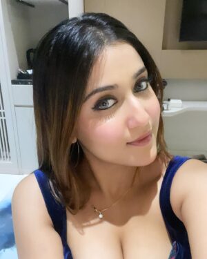 Manul Chudasama Instagram - #selfies after long🦋
Good morning ✨🚀
#sunday #sundayfunday 
.
.
.
.
#photo #foryou #fyp #explore #viral #viralphoto #blue #selfies #selflove #like #insta #instagood #instadaily #instamood #instamood #instalike #instalove