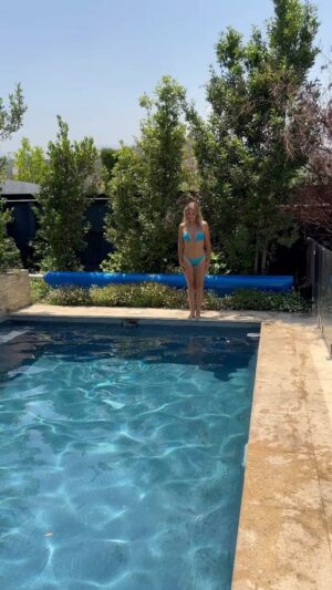 María Eugenia Larraín Instagram - 😄💗Feliz dia viernes para todos! 
Subo este video porque es tan importante nuestra conexion con el agua... ojalá  con rios, lagos y mar... que maravilloso legado nos dejó el doctor japones MASARU EMOTO con sus grandes estudios a las moleculas del agua sometidas a los diferentes estímulos externos... porque nuestro cuerpo es mas de 60 % de agua... cuidemosnos diariamente de lo que consumimos emocionalmente para estar mas saludables😘😘😘...