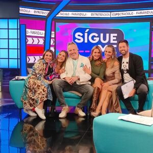María Eugenia Larraín Instagram - Feliz cumpleaños Sergio amigo... celebrando tus 50 años hoy en el Sigueme que ademas es mi penúltimo programa.. lindo equipo... los voy a extrañar💗💗💗