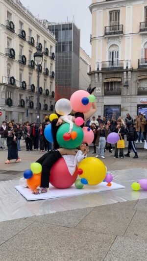 María Forqué Instagram - performance en SOL 🎈

thank u to all the people involved 🤍
@coleccion_solo 
@onkaos_ 
@acme.estudio 
@thevxlley
@maro.sfx 
@barbaralmart 
@pilarsanchezhair 
@custicmarta 
@trashvesty 
@annapandozzi 
@naivesupreme 
@hundredtauro