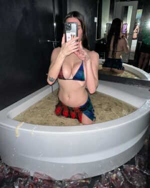 María Forqué Instagram - 🍜 @jaded_swim