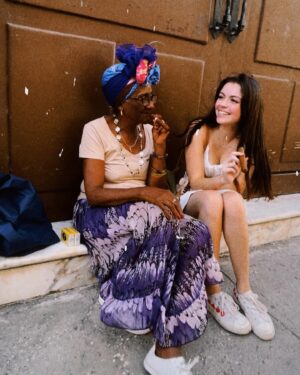María José Mariscal Instagram - Los vi tan únicos que los quise tener en mi galería… 🩵🪇🥁🇨🇺 

📍La Habana Cuba