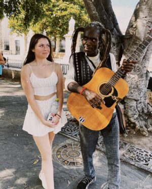 María José Mariscal Instagram - Los vi tan únicos que los quise tener en mi galería… 🩵🪇🥁🇨🇺 

📍La Habana Cuba