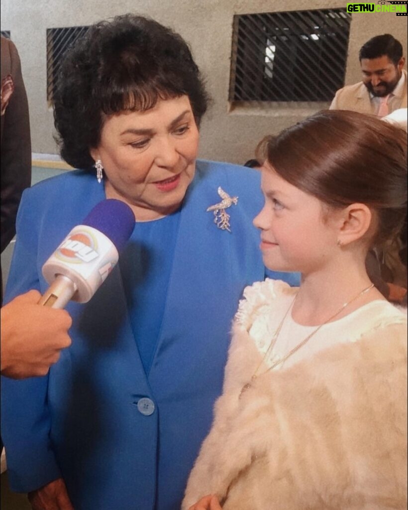 María José Mariscal Instagram - Solo un milagro… De un día para otro Jamás había entendido y sentido lo que dicen… “trata a una persona como si fuera la última vez que la vieras”… Hoy me duele en el alma por lo qué estás pasando @carmensalinas_56 , pero te mantenemos yo y mi familia en nuestras oraciones, esperando con ansias la comida que rechace la última vez qué te vi, Te Amo, eres de las mujeres más fuertes que conozco, gracias por haber sido la persona que me dió la patada de la suerte cuando entre al mundo de la actuación… nos vemos muy pronto para comer bacalao Madrina hermosa. ❤️