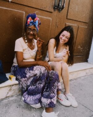 María José Mariscal Instagram - Los vi tan únicos que los quise tener en mi galería… 🩵🪇🥁🇨🇺 

📍La Habana Cuba