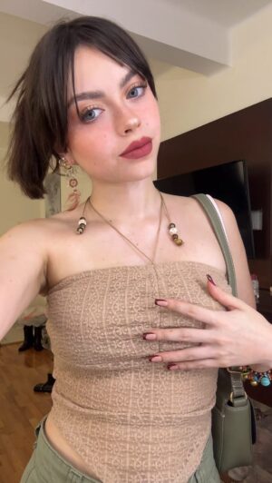 María José Mariscal Instagram - ✨Makeup routine✨💋💄 
#makeup #routine #freckles #pecas #skincare #lifestyle #beauty #fleco