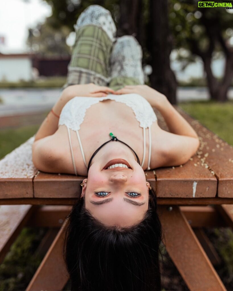 María José Mariscal Instagram - haciendo las cosas sin pensar porque si las pienso, no las hago 📸: @josecolin