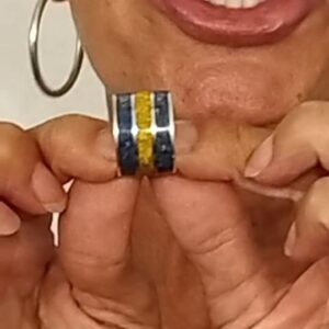 María Valenzuela Instagram - Gracias @poemajoyas por cumplir el deseó de tener este hermoso anillo con los colores de mi querido  @bocajrsoficial  la mitad mas uno no puede dejar de tenerlo. #Boca #anillo #lamitadmasuno