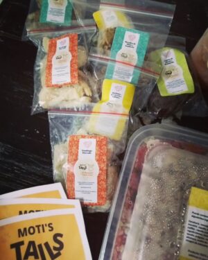 María Valenzuela Instagram - ¡¡¡Gracias @motis_tails!!! Una delicia todo 🙌🏼🙌🏼🙌🏼🐶🐶🐶🐶🐶

¿Premio o postre? 🤔

#viandas #comidas #naturales #saludables #sopas #snacks #perros #perras #disfrutar #saborear 💯💯💯💯

📞 54 11 2400-2904

❣️Fiore y Ángel❣️