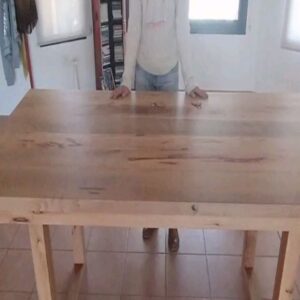 María Valenzuela Instagram - ¡Gracias @vacamistica! 🤩 Estamos felices con Male. Ahora tenemos una hermosa mesa para desayunar, comer y jugar al burako también 🙌🏼🙌🏼😂🤣

#mesa #maciza #VacaMística #Córdoba #muebles #accesorios 🎊🎉🎊💫✨🌹