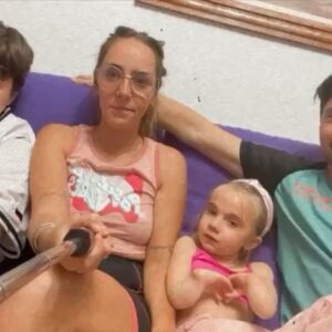 María Valenzuela Instagram - Hermosa familia que ha sacado fuerzas cuando más lo necesitaba su hija! Ejemplo de padres y hermano! Y en especial su mamá Ruth que demostró ser una leona que nunca bajó los brazos y siempre estuvo al frente de todas las adversidades y de todos los obstáculos! GRACIAS tesora, sos un gran ejemplo de vida! Todos los queremos y adoramos ❤️❤️❤️ Y a Juanita que nunca perdió su sonrisa y su alegría en los peores momentos! Una niña de 5 añitos que demostró ser una verdadera guerrera! Te amamos Juanita ❤️🧡💛💚💙💜💖
