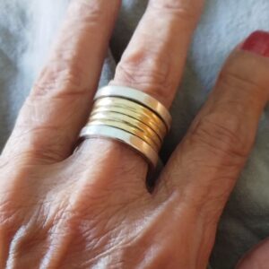 María Valenzuela Instagram - Anillo de oro y plata! Gracias Sebastián ❣️ Y les cuento que se viene un anillo sorpresa por el que la mayoría va a enloquecer! ❤️