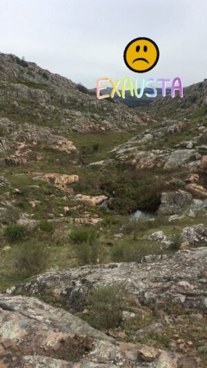 María Valenzuela Instagram - Mi amigo @juanmanuelcaballe me invitó 2 días a Tandil en la posada @laprotegidatandil para DESCANSAR!!! Descansar??? Me llevó a conocer la cascada y me hizo subir 40 pisos de ⛰ me duele hasta el cabello! Creo que su intención era asesinarme así me reemplazaba en @tomdickyharryok pero no lo logró! Sigo en la comedia 🎭 con mi personaje de la señorita Potter! Juan no me invites más a descansar porque no 👎 te creo! Igual la pasé genial! 😂😂😂