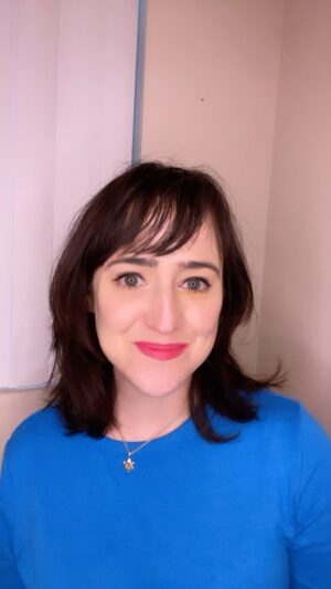 Mara Wilson Instagram - PITTSBURGH! I will be at #SteelCityCon March 31-April 2nd! Please come out and meet me! #pittsburgh #pittsburghpa #SteelCityCon2023