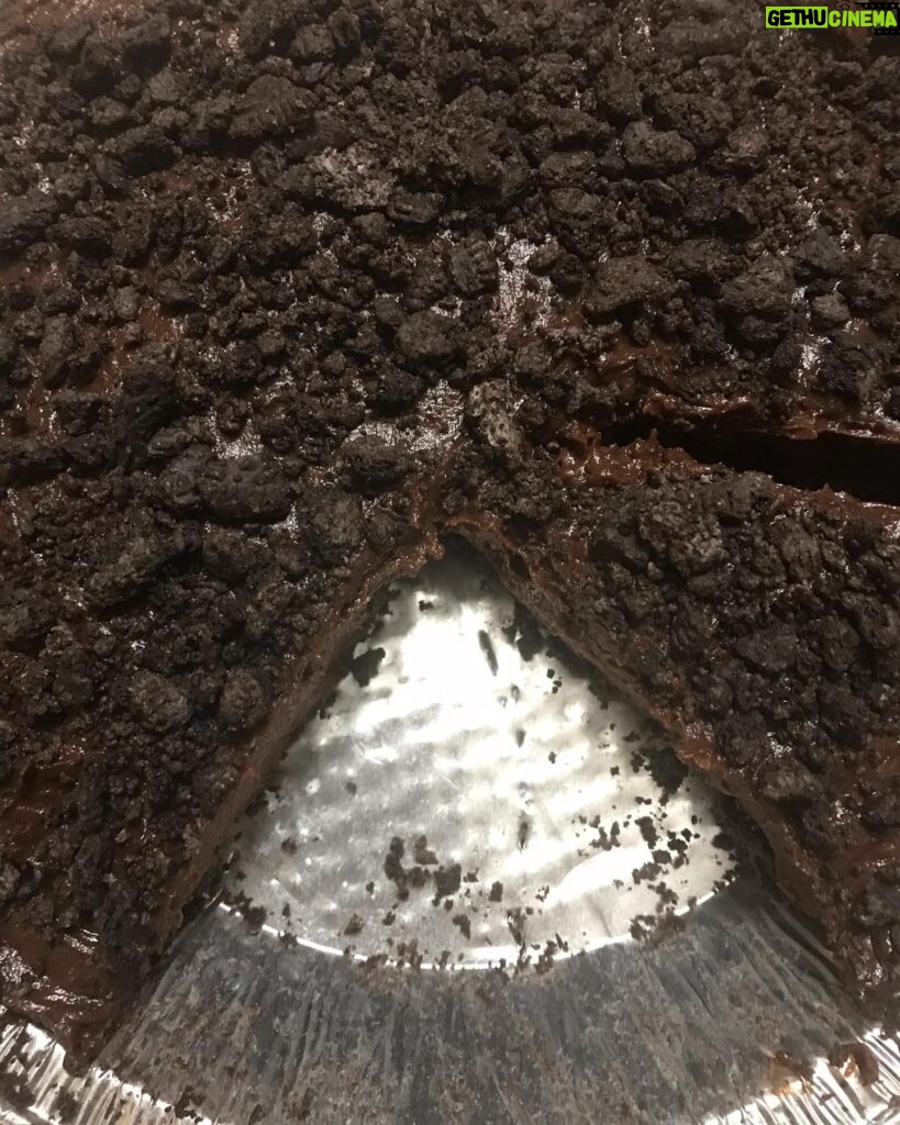 Mara Wilson Instagram - I made pudding pie with a GF Oreo crust for a friend for Christmas and it was AMAZING. Hope you all are having great holidays!