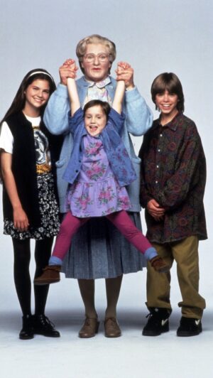 Mara Wilson Instagram - We are so happy to get the gang back together for a heartwarming conversation about the days filming #MrsDoubtfire ❤️ What a gift it is to catch up with old friends! @marawilson @lisa.jakub We hope you enjoy this episode.

#family #movie #BrotherlyLovepod #feelgood #positivity