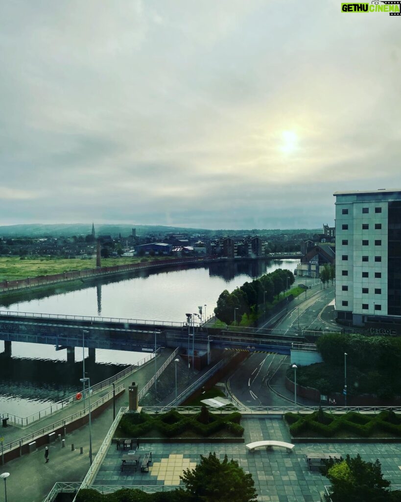 Mara Wilson Instagram - Northern Ireland is LOVELY, so it is, and so are all the people I met in Belfast and at @comicconnorthernireland! I don’t know that I’ve ever met such kind, warm, funny, resilient, hospitable people. It’s going to be hard to leave this city! And thank you to Lyle at the hotel for all her advice and help, Amie for getting me my decaf Barry’s Tea, and Leza for getting me some decaf Thompson’s Tea, too! You all are the prime example of the NI kindness and hospitality I will be so sad to leave behind!