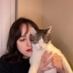 Mara Wilson Instagram - Signing autographs live for Streamily! Digressions included my recent appearance on @scottaukerman’s Scott Hasn’t Seen, @old97s and their new album, favorite movies, birthday twins, my hours-long musical theater and mid-90s playlists, and um, appendectomies 😳