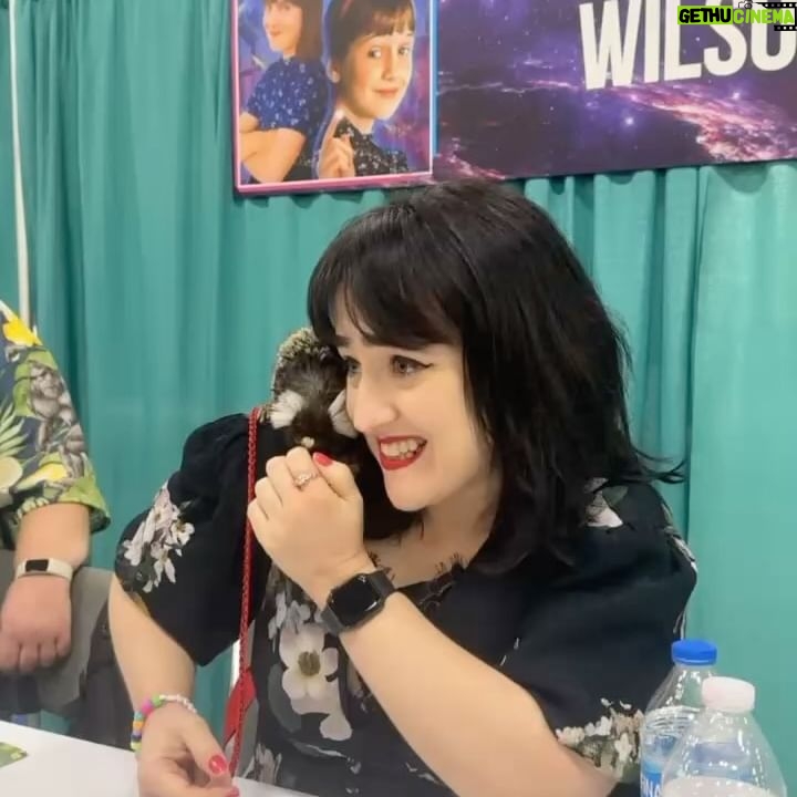 Mara Wilson Instagram - I met so many wonderful people at #GalaxyConColumbus, but I also got to meet a MONKEY.