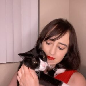 Mara Wilson Instagram - I give you: CAMEOS RUINED BY CATS! So adorable, and so annoying when I’m filming. BUT! If you’d like to get a Cameo from me, with or without an annoying cat, LINK IN BIO! I’d love to make a video for you. 😻