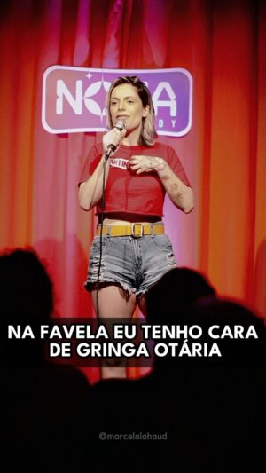 Marcela Lahaud Instagram - O gringo que faz #FavelaTour quer virar estática, né não @ojeanlacrot? 😂

.

Apresentação feita na noite de comédia “EUREKA”
que rola TODA 2ª FEIRA  às 19:30h na @novacomedyoficial (Centro do Rio de Janeiro), e é DE GRAÇA!

.. bora se ver HOJE lá? 🤍

❕RETIRE SEU INGRESSO: http://bit.ly/07deAgostoNovaComedy

PS: A retirada do ingresso no Sympla É GRATUITA! Não haverá nenhuma cobrança!
É apenas para o controle da lotação da casa.

Vou deixar o link também nos stories :)

.
#favela #favelatour #turismobrasil #humor #standupbrasil
