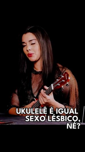 Marcela Lahaud Instagram - ALÔ @MANUGAVASSI 🧚‍♂️✨
Precisamos da polícia da #sororidade aqui 🚨👮

.
#utc #naopoderir #trocadilhos #humor #ukulele #explorar