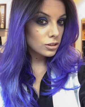 Marcela Lahaud Instagram - Uma Marcela roxa e viajante de 2015 passando na sua timeline 💜✨

.
,
#purplehair #coloredhair #haircolor #rainbowhair #cabelocolorido #haircare #hairlove